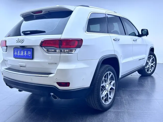 Jeep Grand Cherokee — Фото автомобиля 5