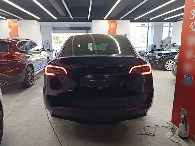 Tesla Model Y — Фото автомобиля 5