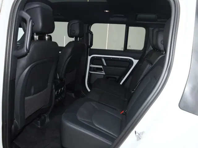 Land Rover Defender — Фото автомобиля 13