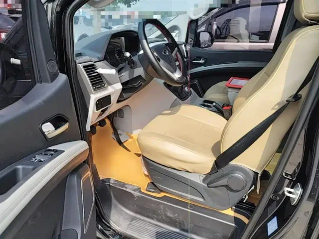 JAC Refine M4 — Фото автомобиля 15