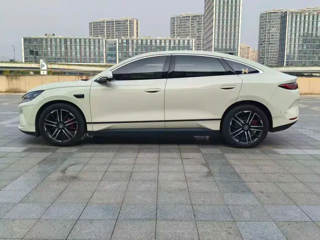 BYD Qin L — Фото автомобиля 9