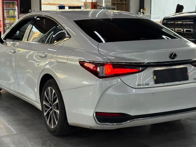 Lexus ES — Фото автомобиля 5