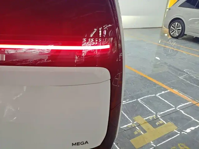 Li Auto MEGA — Фото автомобиля 7