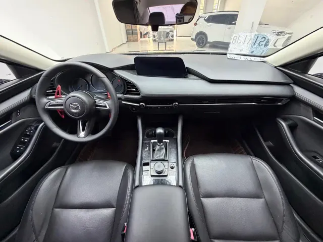 Mazda Axela — Фото автомобиля 15