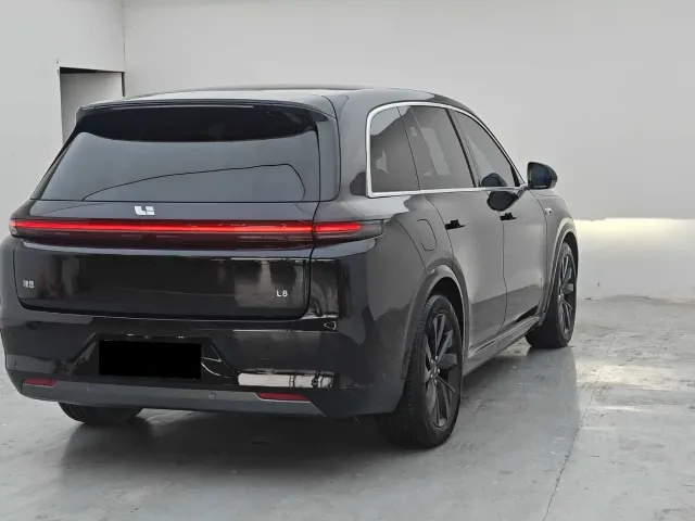 Li Auto L8 — Фото автомобиля 7