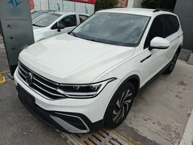 Фотография автомобиля — Volkswagen Tiguan L