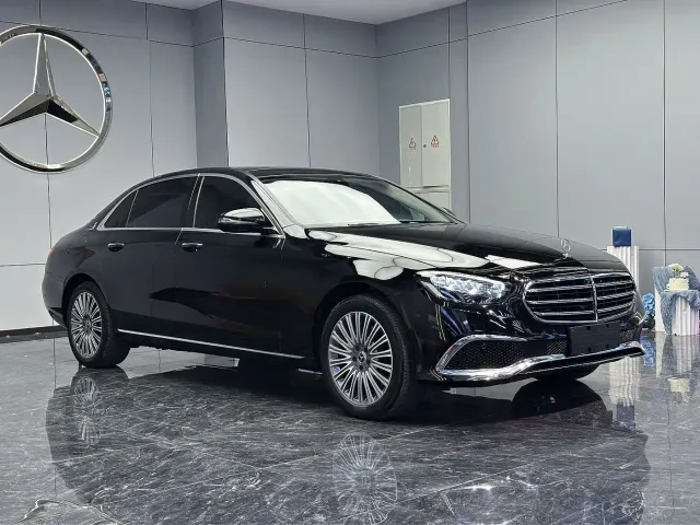 Mercedes-Benz E-Class — Фото автомобиля 3