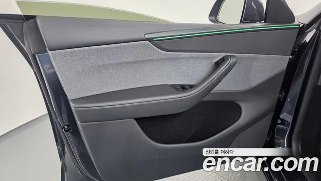 Tesla Model Y — Фото автомобиля 13