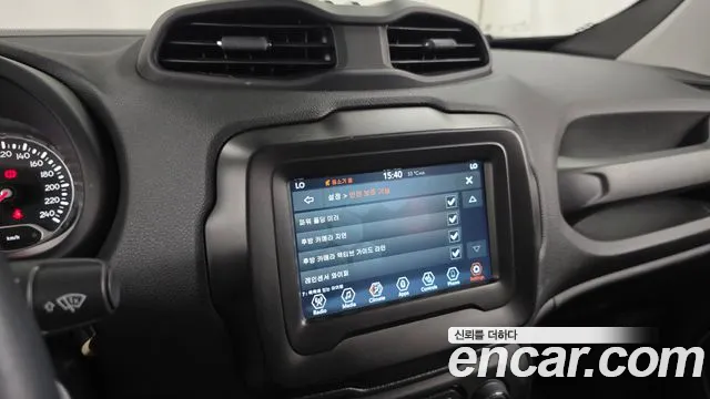 Jeep Renegade — Фото автомобиля 30