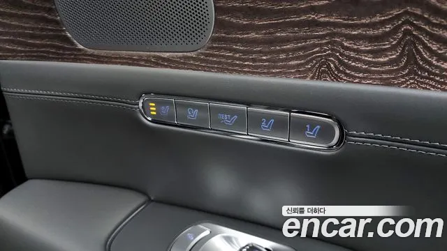 Genesis G90 Бензин 3.5 турбо AWD — Фото автомобиля 30