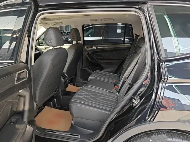 Volkswagen Tiguan L — Фото автомобиля 16