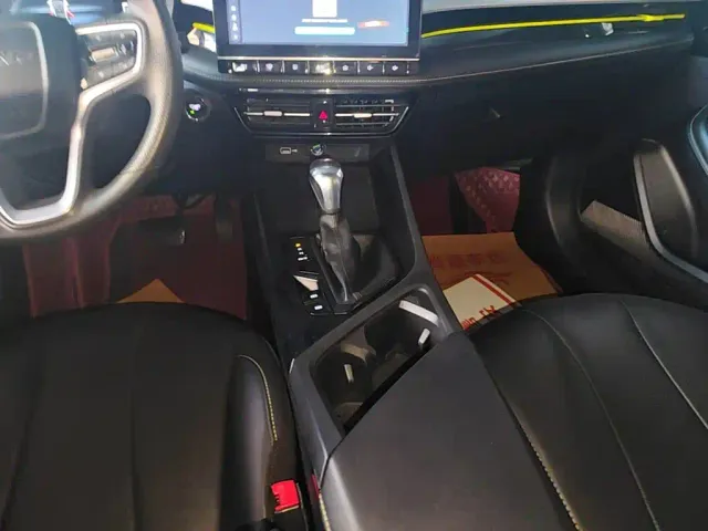 Roewe i5 — Фото автомобиля 13