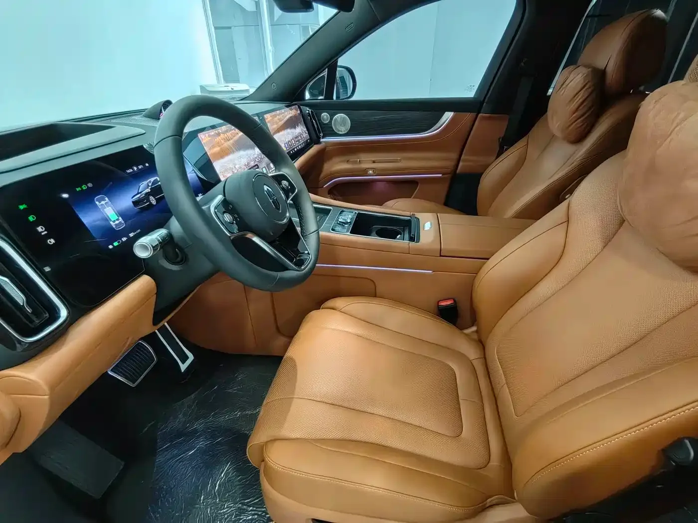 AITO Wenjie AITO M9 2024 Extended Range Ultra 42kWh 6-Seater — Фото автомобиля 5