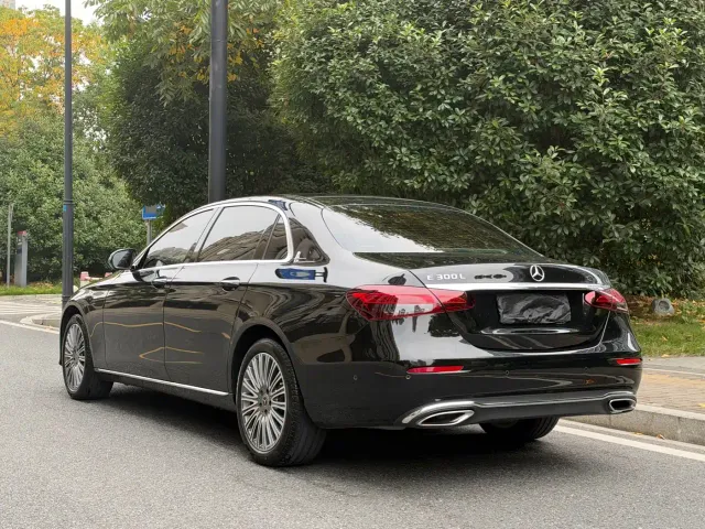 Mercedes-Benz E-Class — Фото автомобиля 4