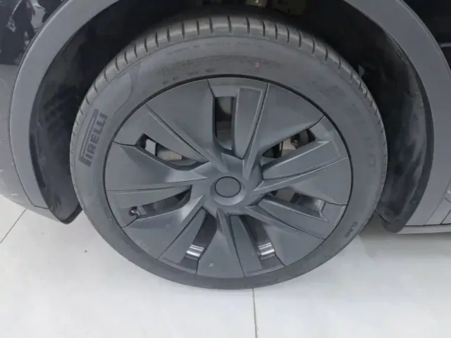 Tesla Model Y — Фото автомобиля 22