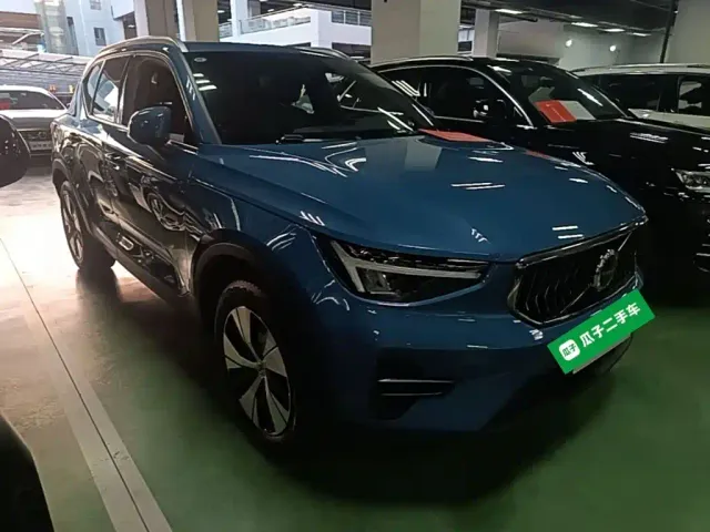 Volvo XC40 — Фото автомобиля 3