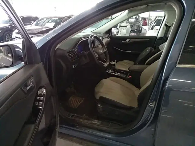 Ford Escape — Фото автомобиля 15