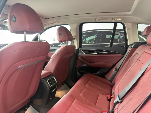 BMW iX3 — Фото автомобиля 5