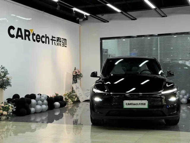 Tesla Model Y L — Фото автомобиля 2