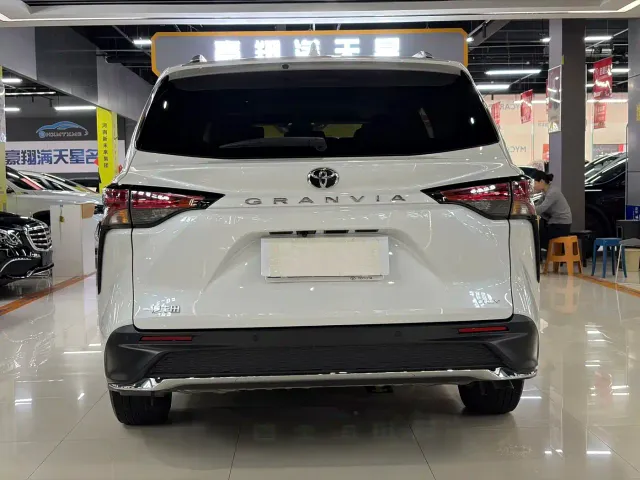 Toyota Granvia — Фото автомобиля 9