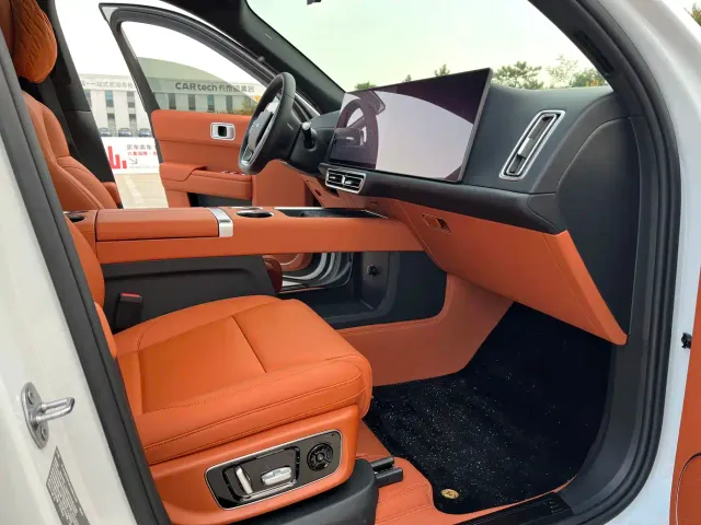 Li Auto L8 — Фото автомобиля 21