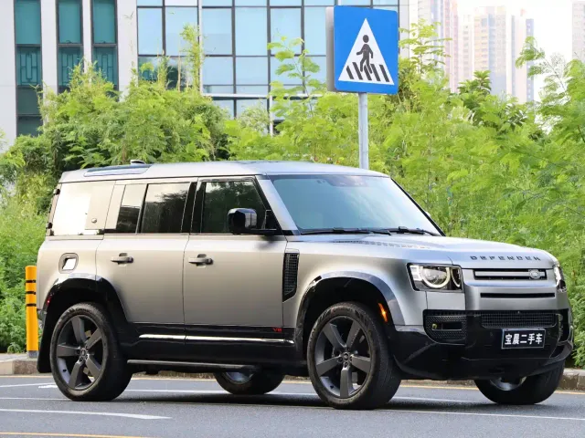 Land Rover Defender — Фото автомобиля 3