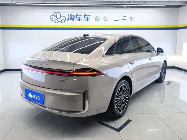 Roewe M7 DMH — Фото автомобиля 3