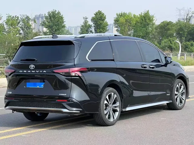 Toyota Granvia — Фото автомобиля 21