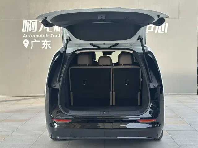 Li Auto MEGA — Фото автомобиля 14