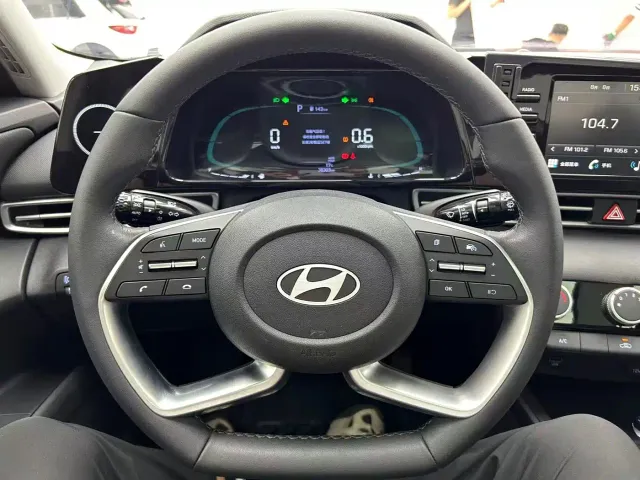 Hyundai Elantra — Фото автомобиля 12