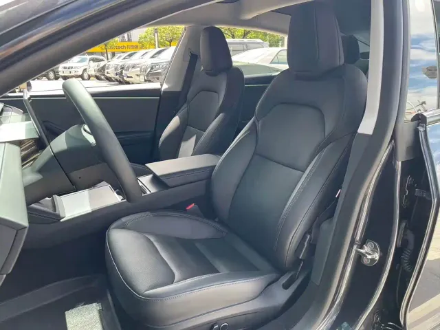 Tesla Model 3 — Фото автомобиля 5