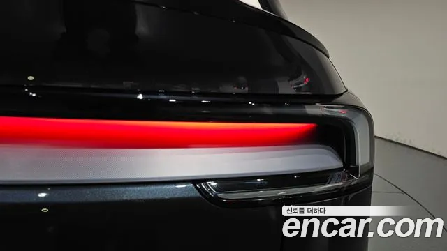 Tesla Model Y — Фото автомобиля 23