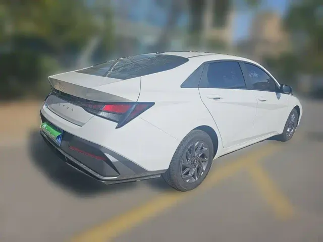 Hyundai Elantra — Фото автомобиля 4
