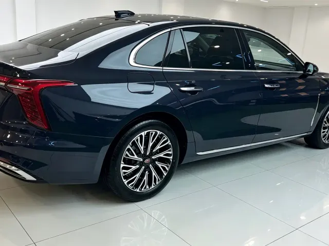 Hongqi H5 — Фото автомобиля 4