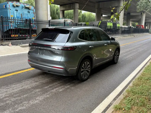 Geely Galaxy Starship 7 EM-i — Фото автомобиля 13