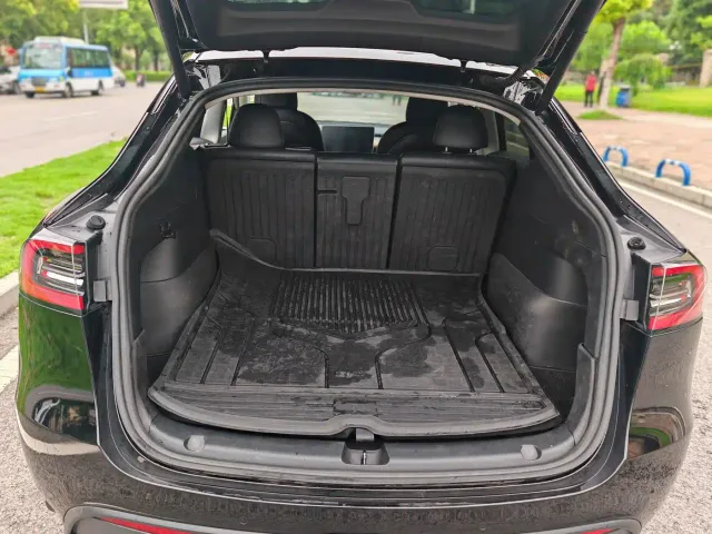 Tesla Model Y — Фото автомобиля 15