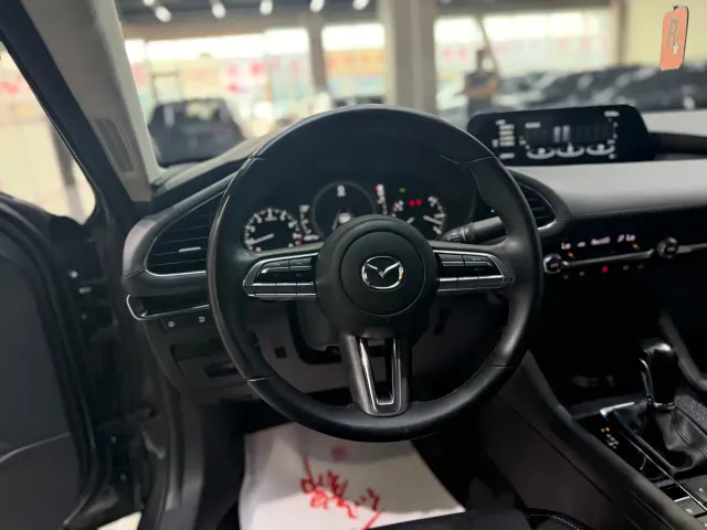 Mazda Axela — Фото автомобиля 13