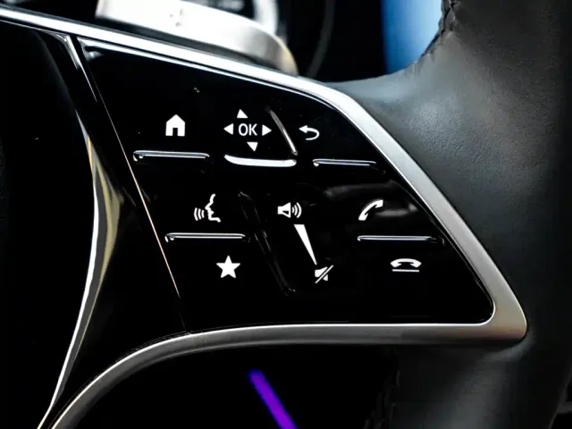 Mercedes-Benz E-Class — Фото автомобиля 18
