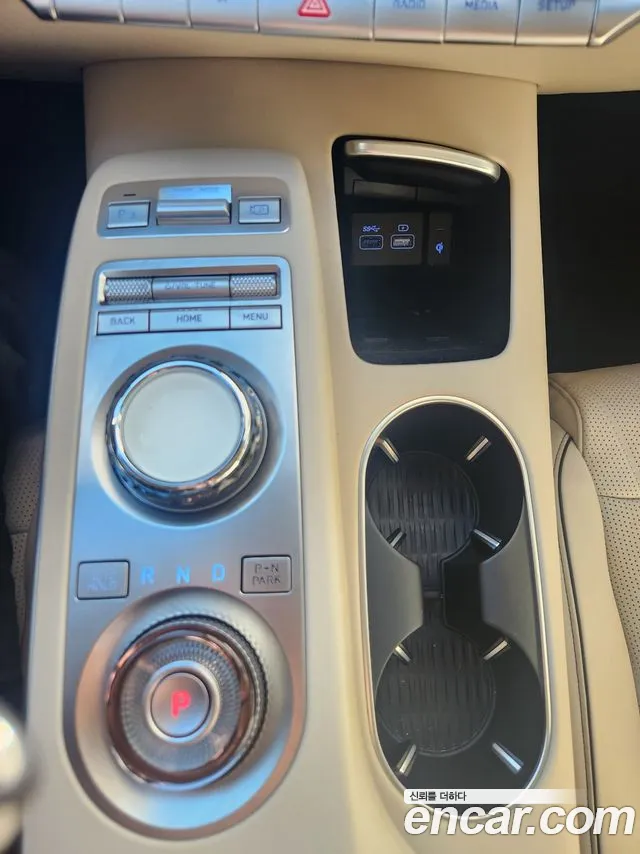 Genesis GV70 — Фото автомобиля 9