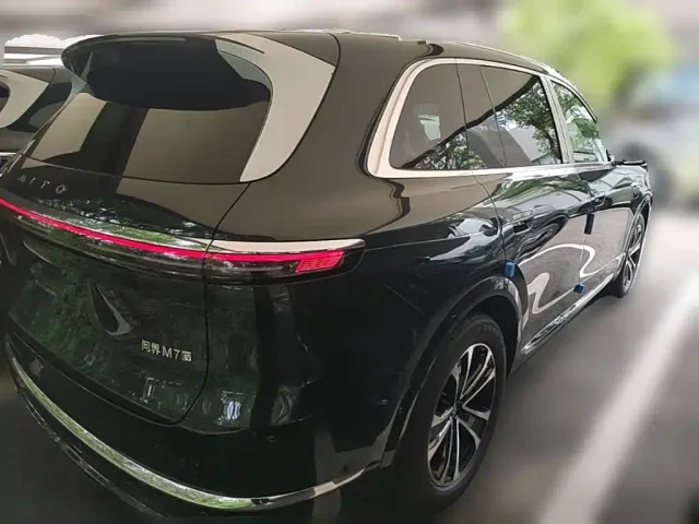 Aito M7 — Фото автомобиля 9