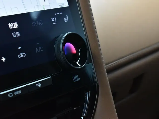 Toyota Vellfire — Фото автомобиля 14