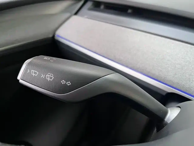 Tesla Model Y — Фото автомобиля 6