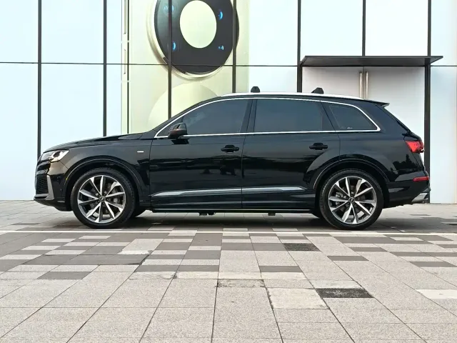Audi Q7 — Фото автомобиля 25