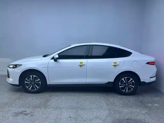 BYD Qin PLUS 2026 Model DM-i 210KM Progressive Edition — Фото автомобиля 7