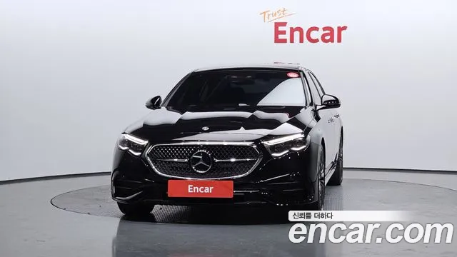 Mercedes-Benz E-Class — Фото автомобиля 3