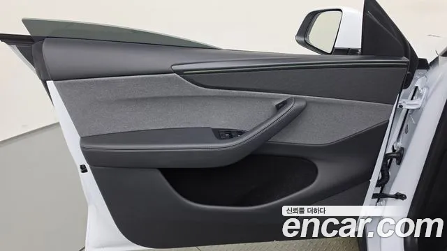 Tesla Model Y — Фото автомобиля 5