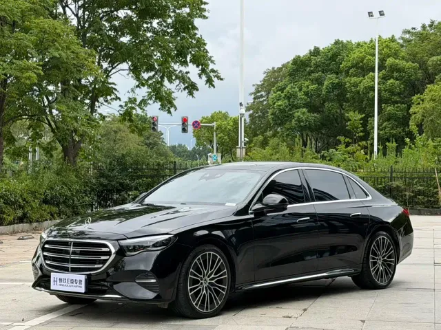 Mercedes-Benz E-Class — Фото автомобиля 2
