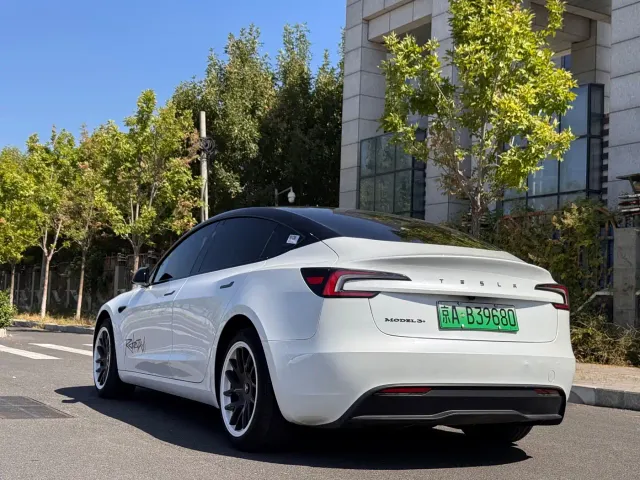 Tesla Model 3 — Фото автомобиля 20