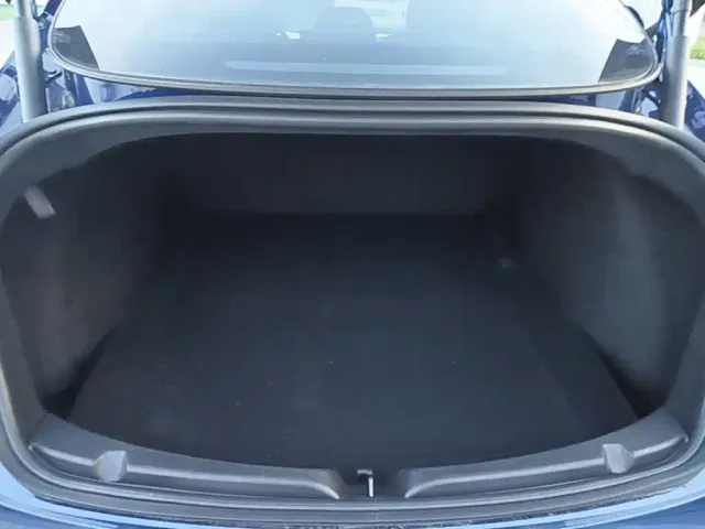 Tesla Model 3 — Фото автомобиля 18