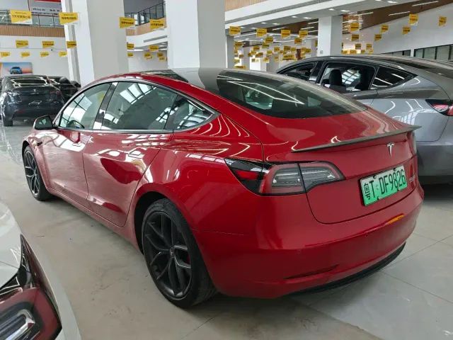 Tesla Model 3 — Фото автомобиля 7
